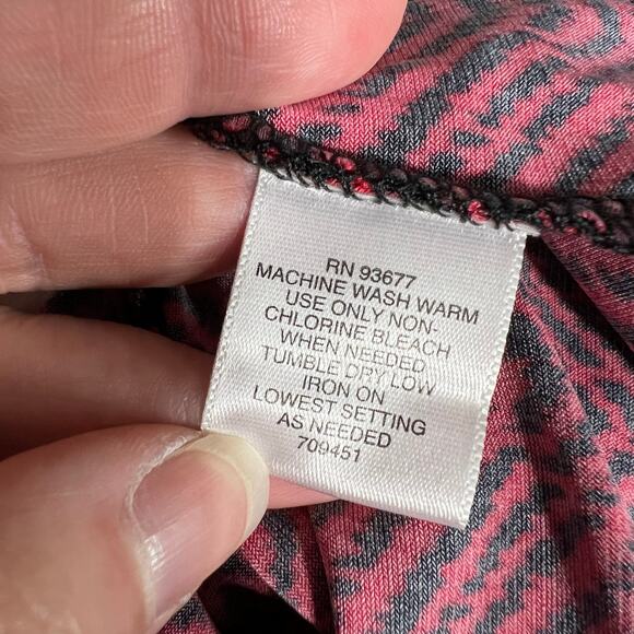 Liz Claiborne Womens Faux Wrap Blouse Shirt Top Chevron Print Red Black Medium - Picture 8 of 8